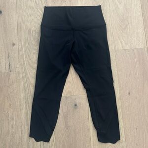 Lululemon black wunder under crops. Size 10.